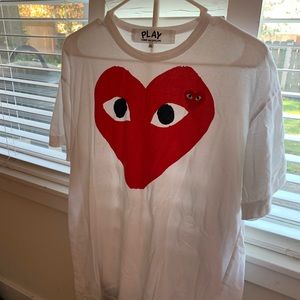 Men’s white COMME des Garçons white t-shirt.